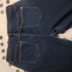 Gloris vanderbilt jeans. Size 12. Boot cut. Stretchy material. Dark wash